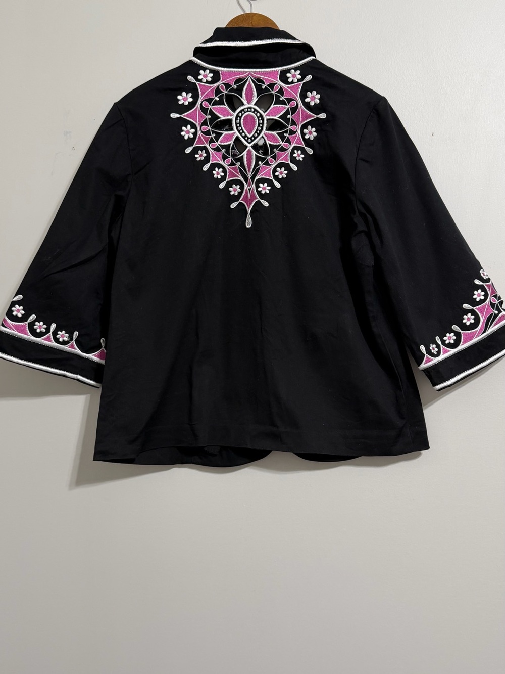Bob Mackie Wearable Art Black Embroidered Cut Out Zip Jacket Pink White Medium - Picture 10 of 11